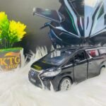 1:32 Lexus Lm300h Die Cast Model Car.