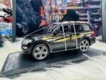 1:32 Mitsubishi Pajero Die Cast Model Car , With Transparent Glass Box. - Image 2