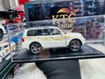 1:32 Mitsubishi Pajero Die Cast Model Car , With Transparent Glass Box. - Image 5