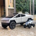 1:24 Tesla Cybertruck Die Cast Model Car ( With Box )
